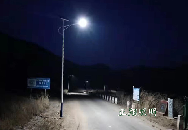 新农村太阳能路灯助力乡村建设脱贫工程