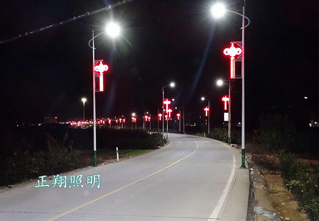 中国结太阳能路灯点亮清新农村面貌