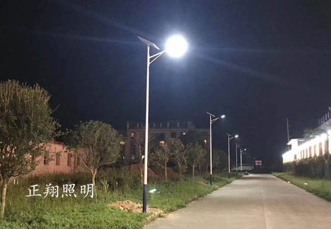 高亮太阳能路灯