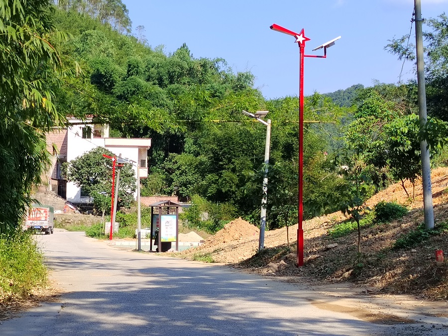潮州市湘桥区六亩村 4米 5米 6米太阳能路灯